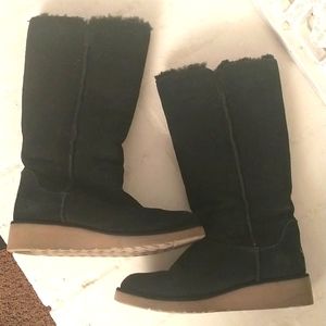 Kookaburra UGG Black Fuzzy Boots Size 6